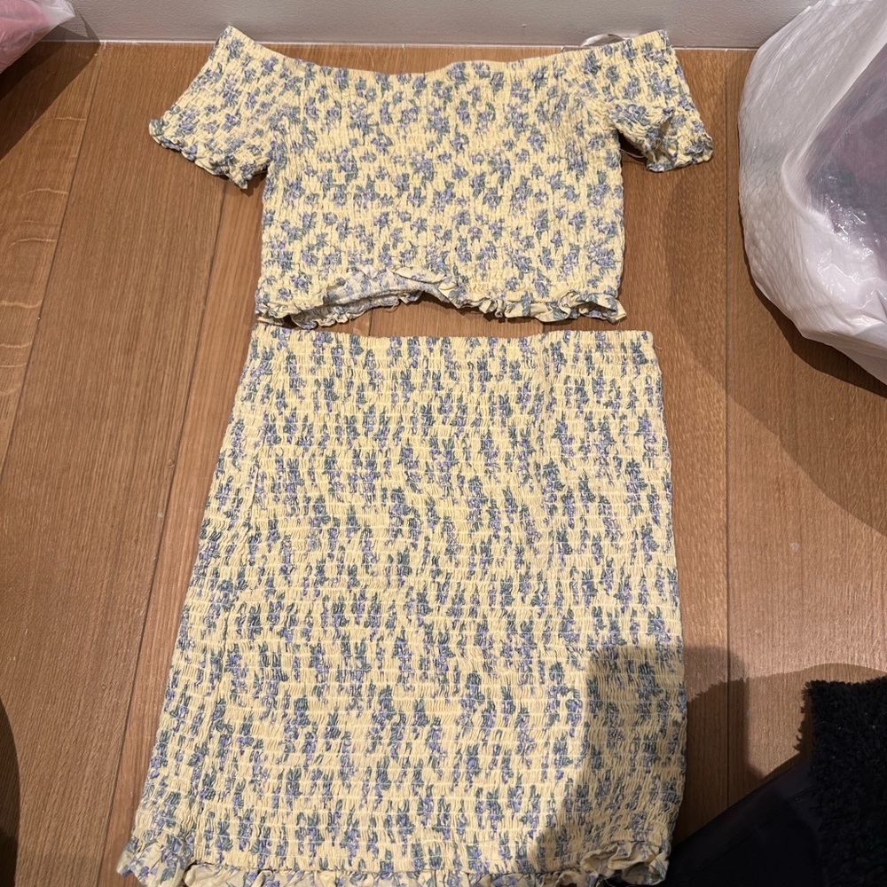 Two piece skirt set